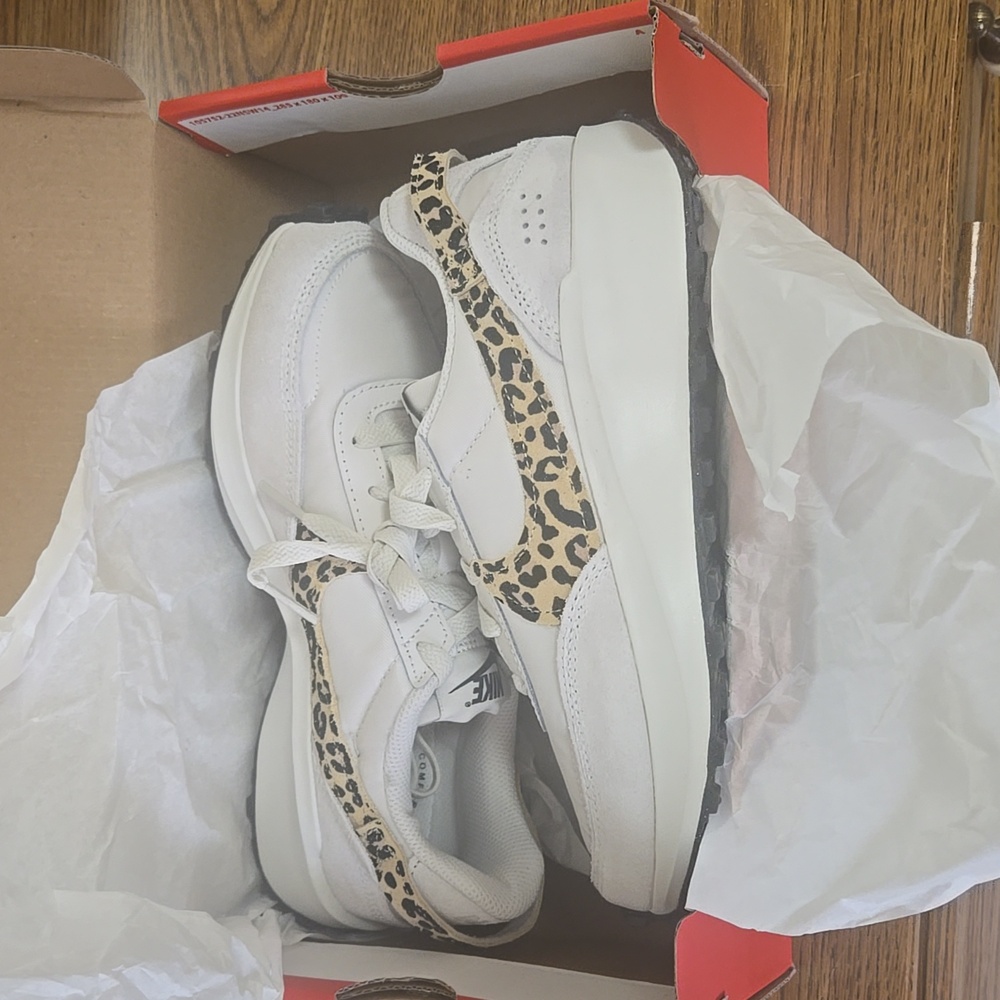 Nike Women's Nike waffle debut